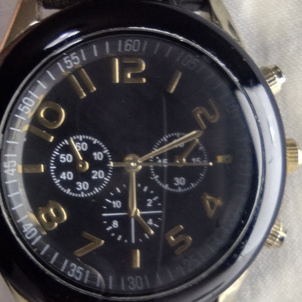 Watch - Picture 3 of 9